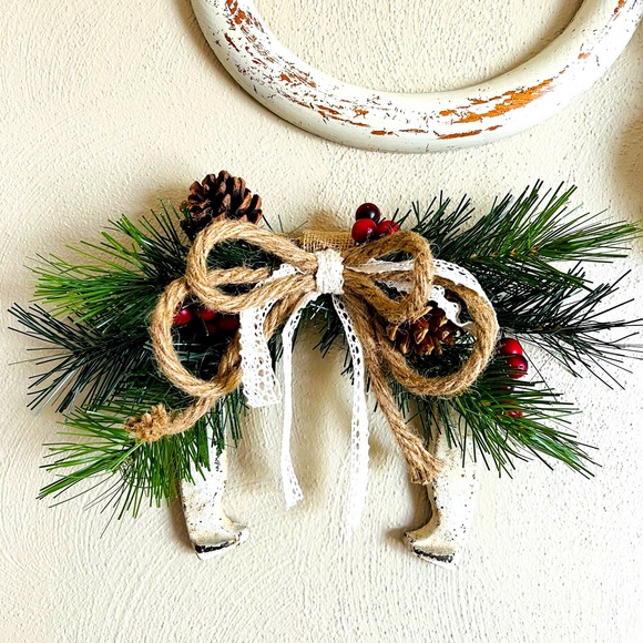 Handmade Horse Shoe Christmas Wall Art - Picture 1 of 2